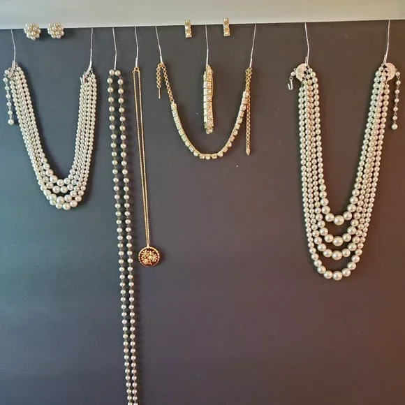 Large Collection of Vintage Costume Jewelry - Picture 3 of 7